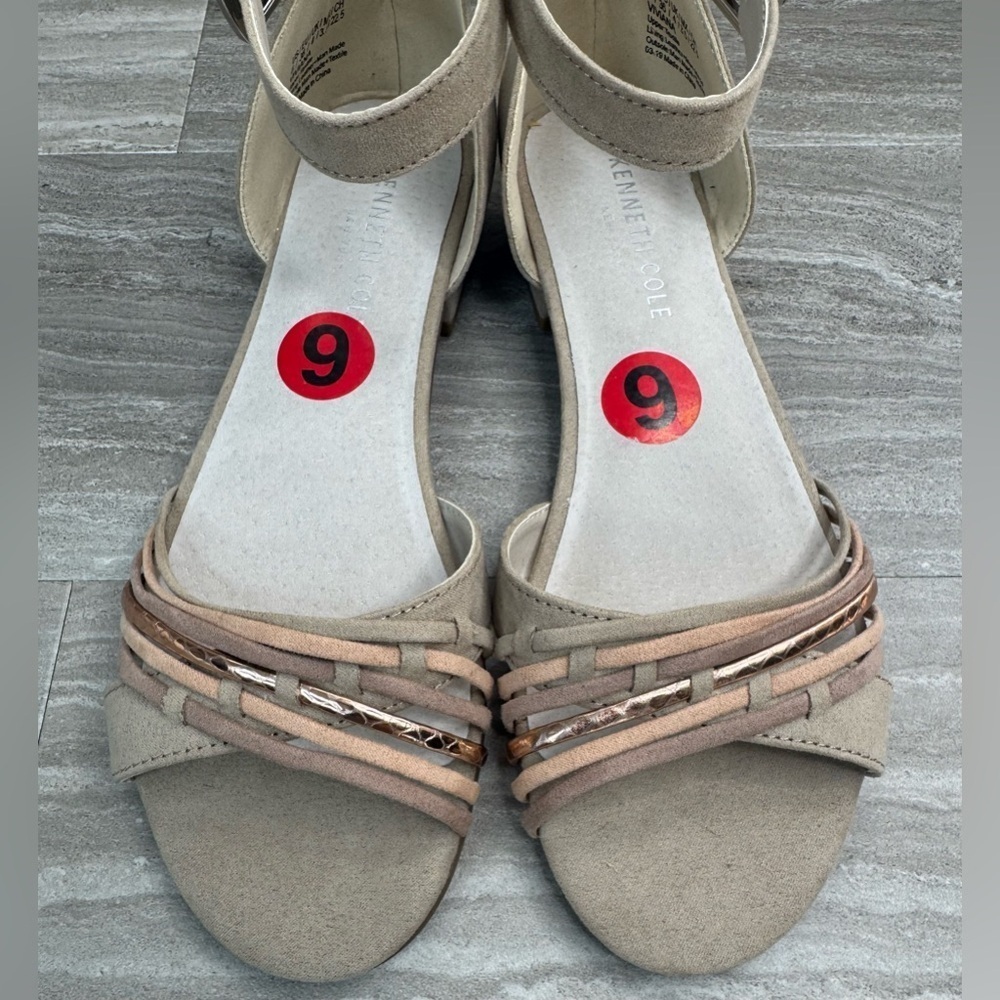 NEW! Kenneth Cole NY Viviana Flat Strappy Sandals Womens Size 6 - Picture 11 of 11